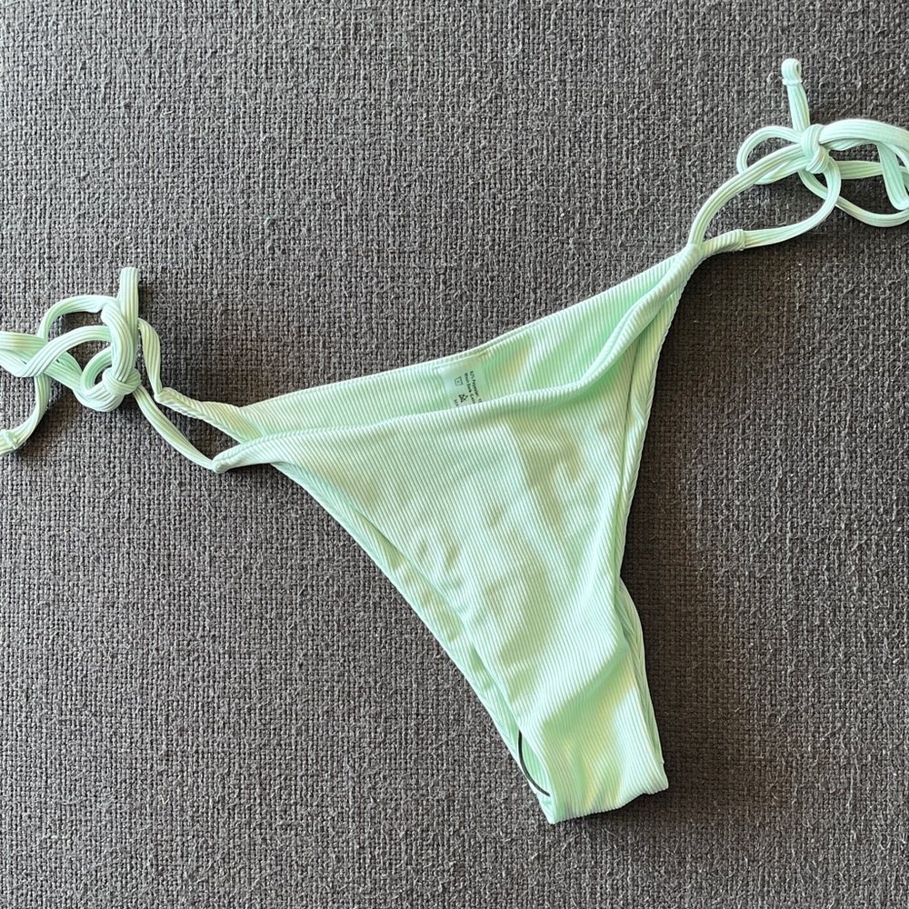 Light Green Ribbed String Bikini Set - Picture 4 of 4